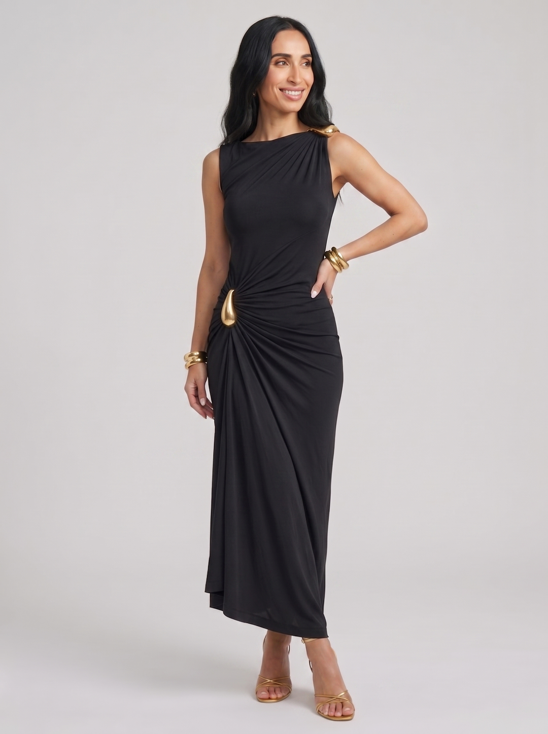 Cinthia | Elegantní šaty se zlatými sponami