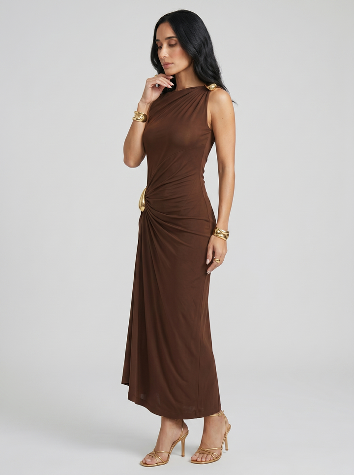 Cinthia | Elegantní šaty se zlatými sponami